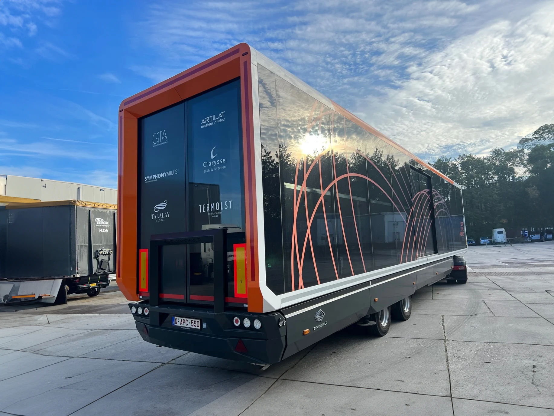 Expandable Mobile Flooring Showroom – A Fully Customizable Flooring Showroom on Wheels