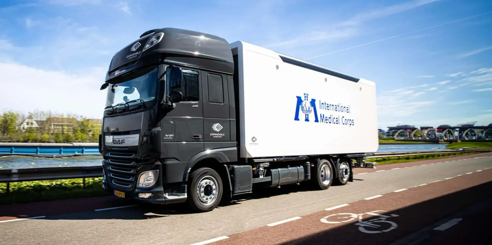 Expandable mobile response unit set up at a U.S. emergency scene