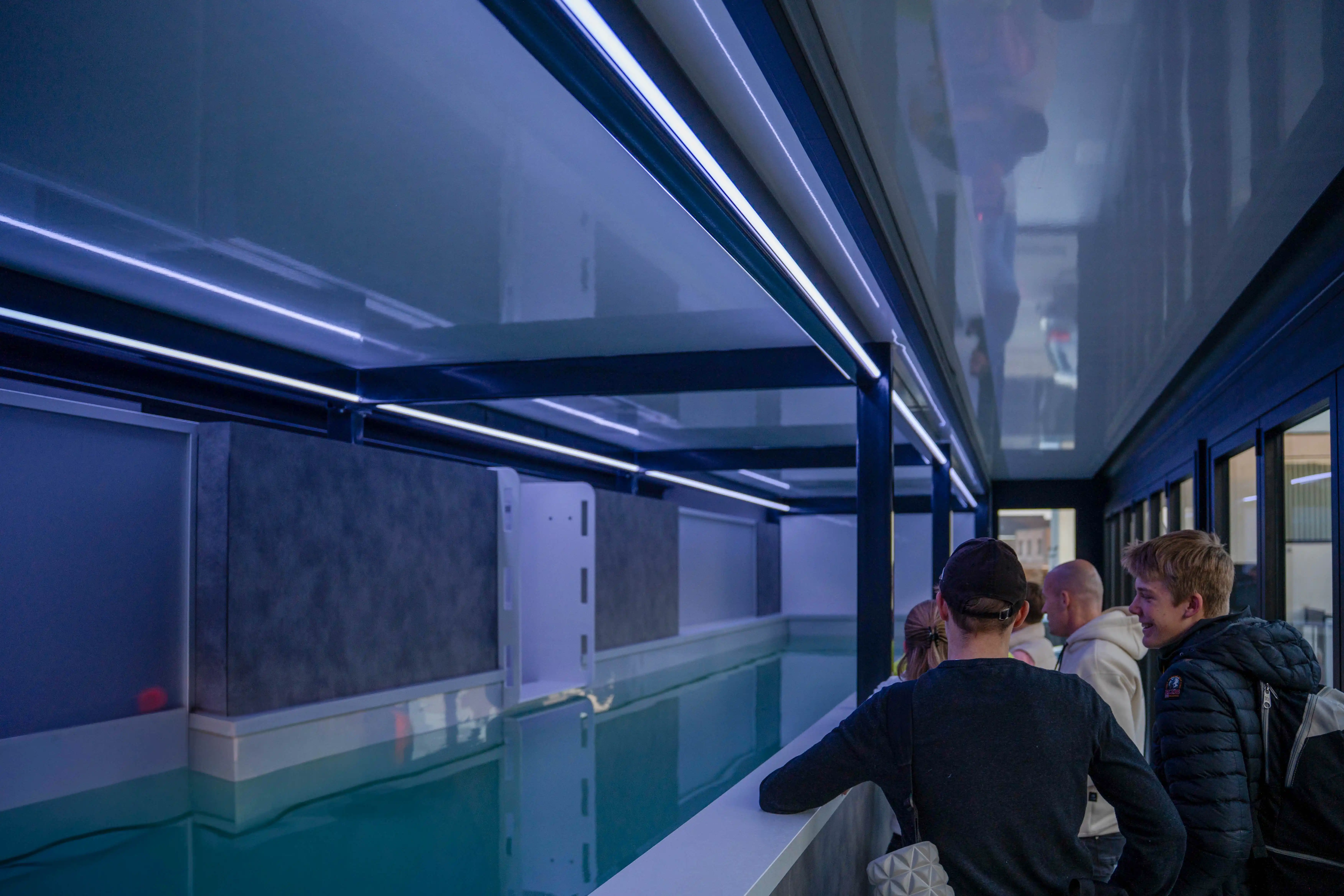 Base de remorque de douche mobile durable et résistante aux intempéries, conçue pour une installation rapide et un transport facile à travers l'Europe