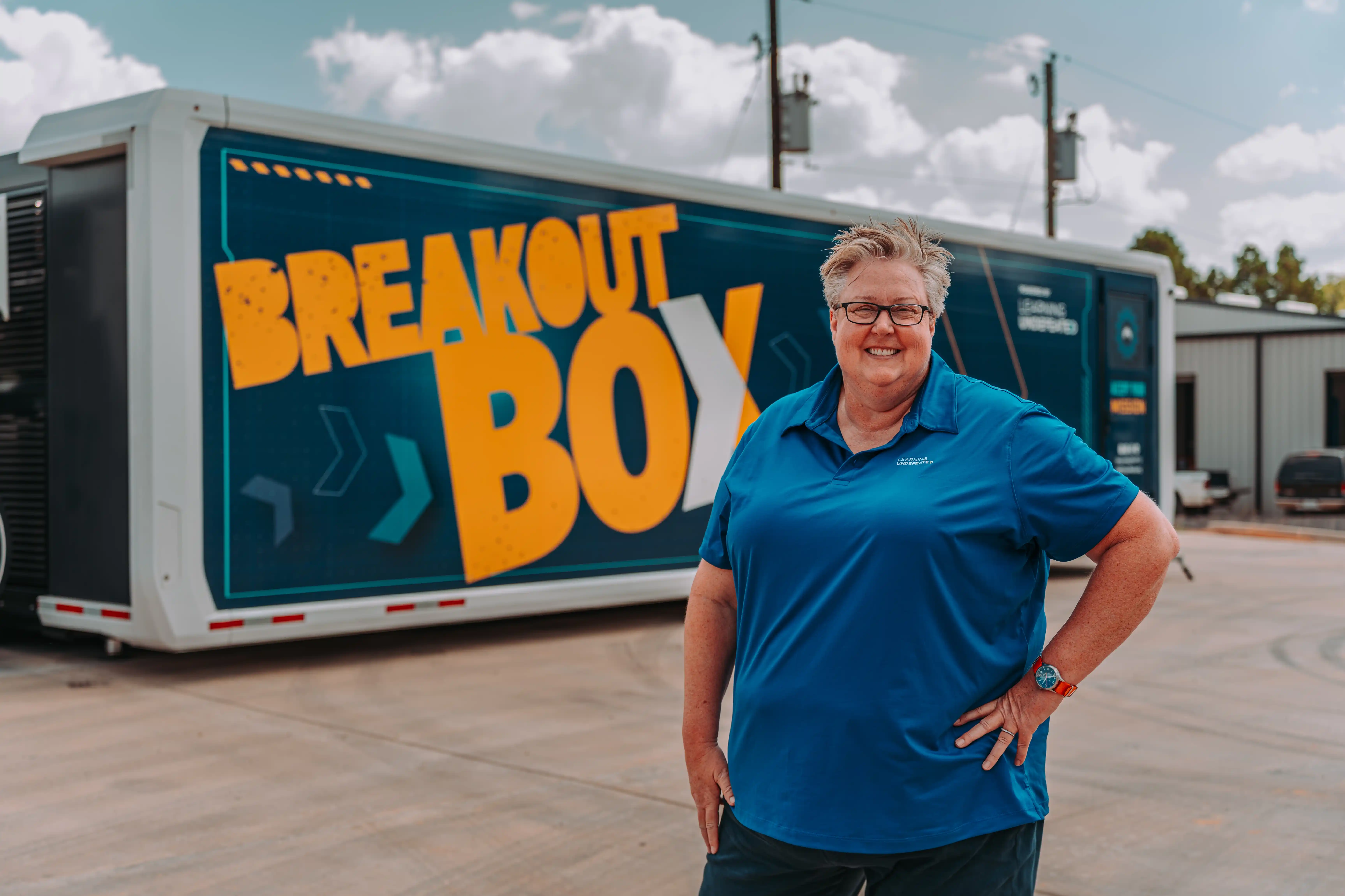 Jennifer Colvin vor ihrem Expandable Touchdown, der Breakout Box