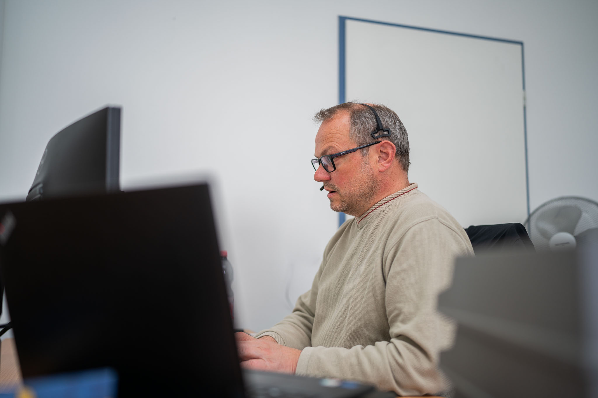 IT-Techniker von connect IT-solutions beim Remote-Support für eine Arztpraxis