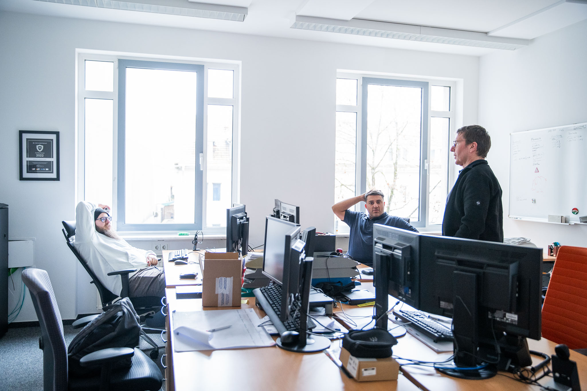 Büro von connect IT-solutions in Darmstadt mit Arbeitsplätzen für Praxis-IT-Support