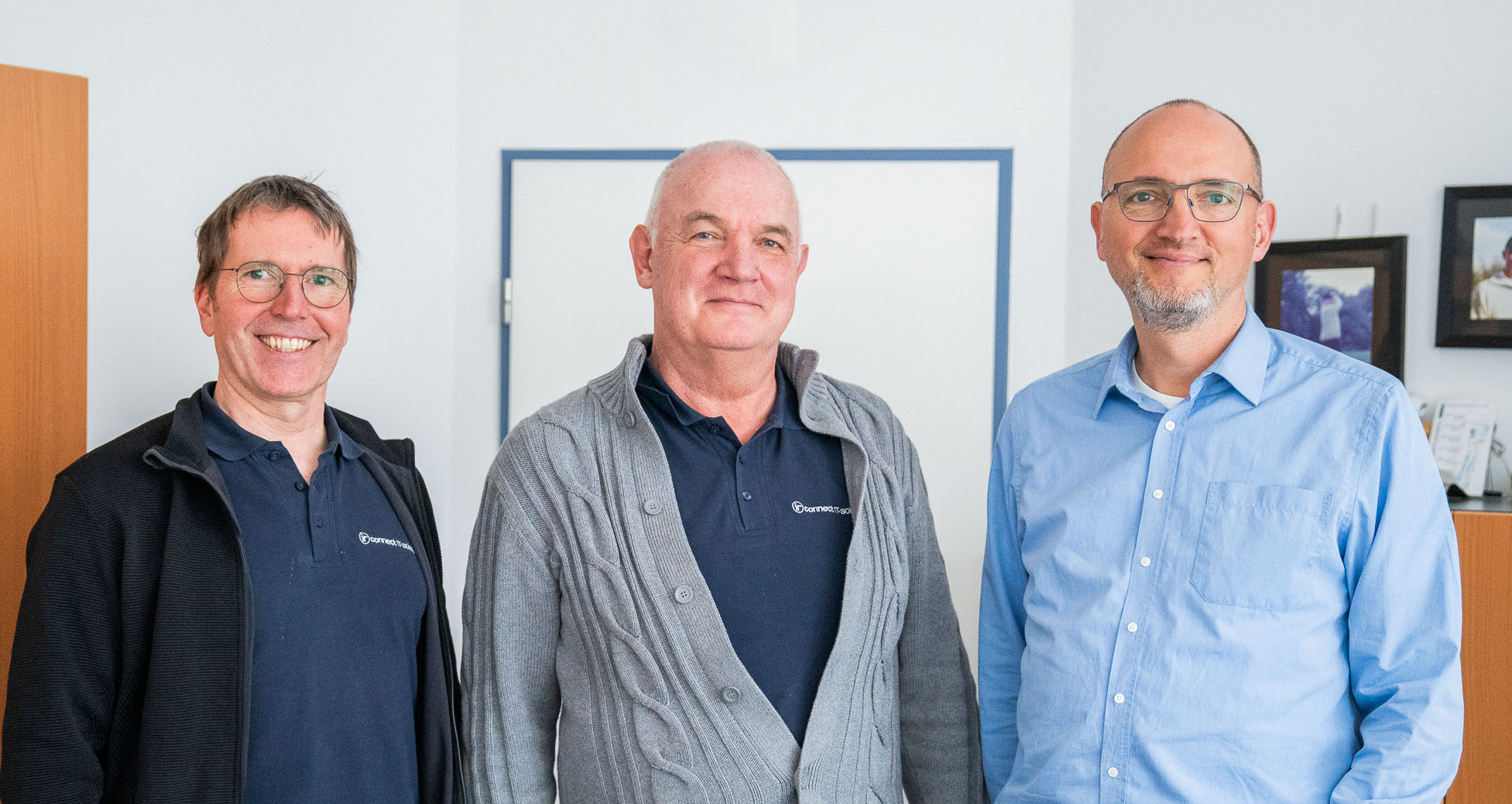 Drei IT-Berater von connect IT-solutions im Büro in Darmstadt