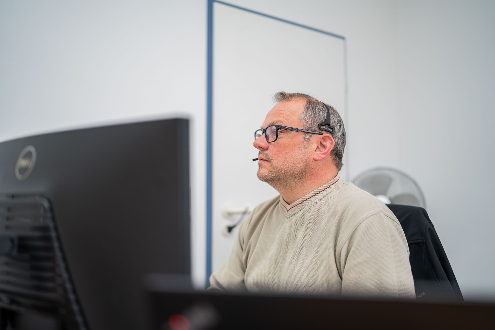 IT-Techniker von connect IT-solutions betreut Praxissoftware remote