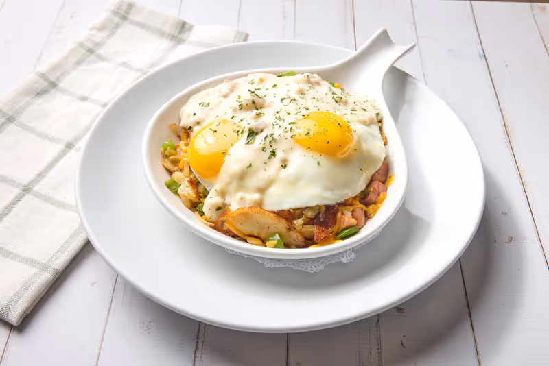 Diced ham, bell peppers, onions and home fries topped with cheddar cheese, sunny-side up eggs and housemade country gravy.