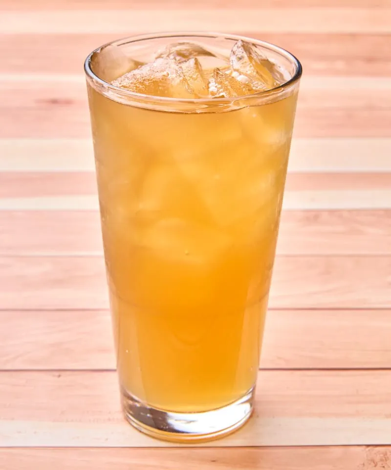 The ultimate duo. A refreshing, 50/50 blend of carefully-brewed iced tea and tangy lemonade.