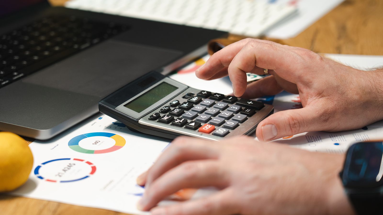 Calcul du budget quotidien et du ROAS d'une campagne Meta Ads pour l'e-commerce