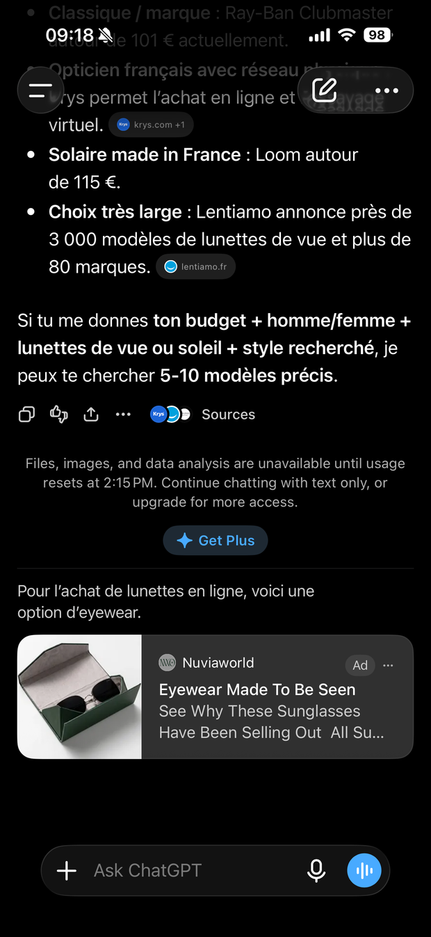 Annonce sponsorisée affichée sous la réponse de ChatGPT, labellisée Ad, dans une conversation d'achat de lunettes