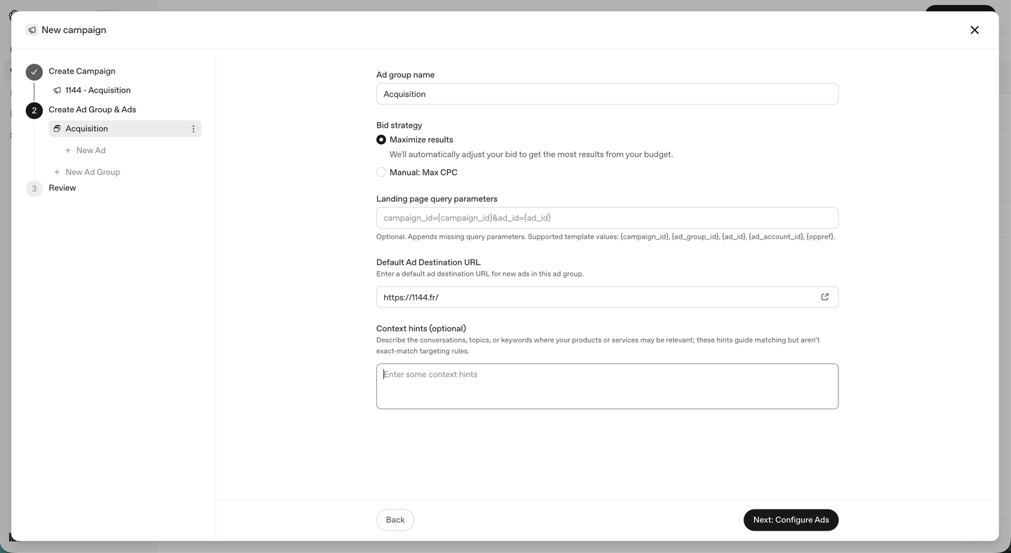 Écran de création d'un groupe d'annonces dans OpenAI Ads Manager, avec la stratégie d'enchères et le champ Context hints