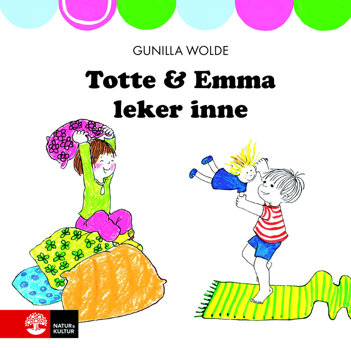 Totte och Emma leker inne
