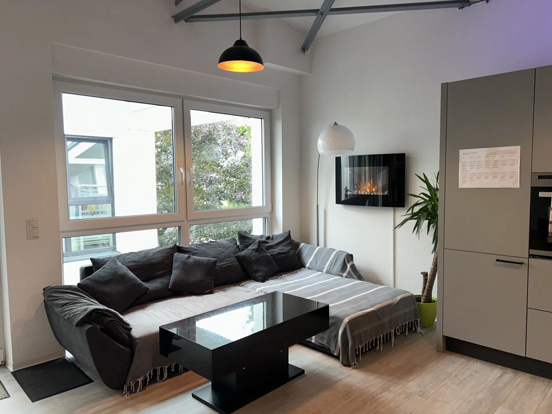 Couch im Gemeinschaftsraum der Wohngemeinschaft