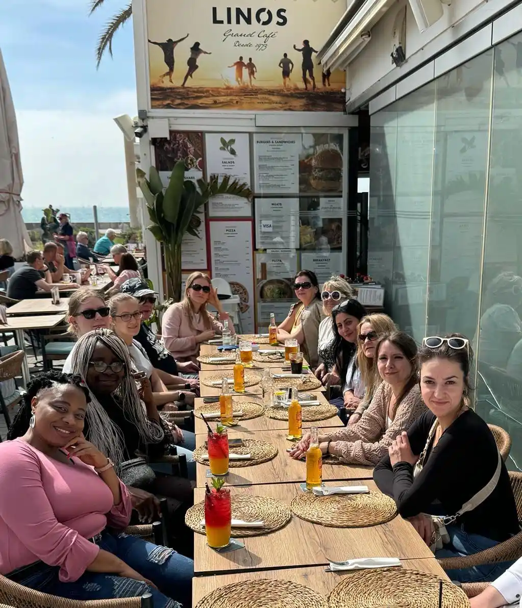 Mitarbeitende von Herzenswärme bei einem gemeinsamen Abendessen auf Mallorca