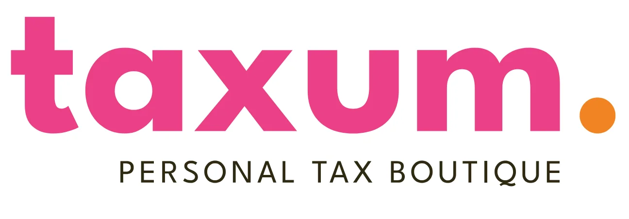 Logo mit dem Schriftzug 'taxum' in pink mit einem orangefarbenen Punkt am Ende.