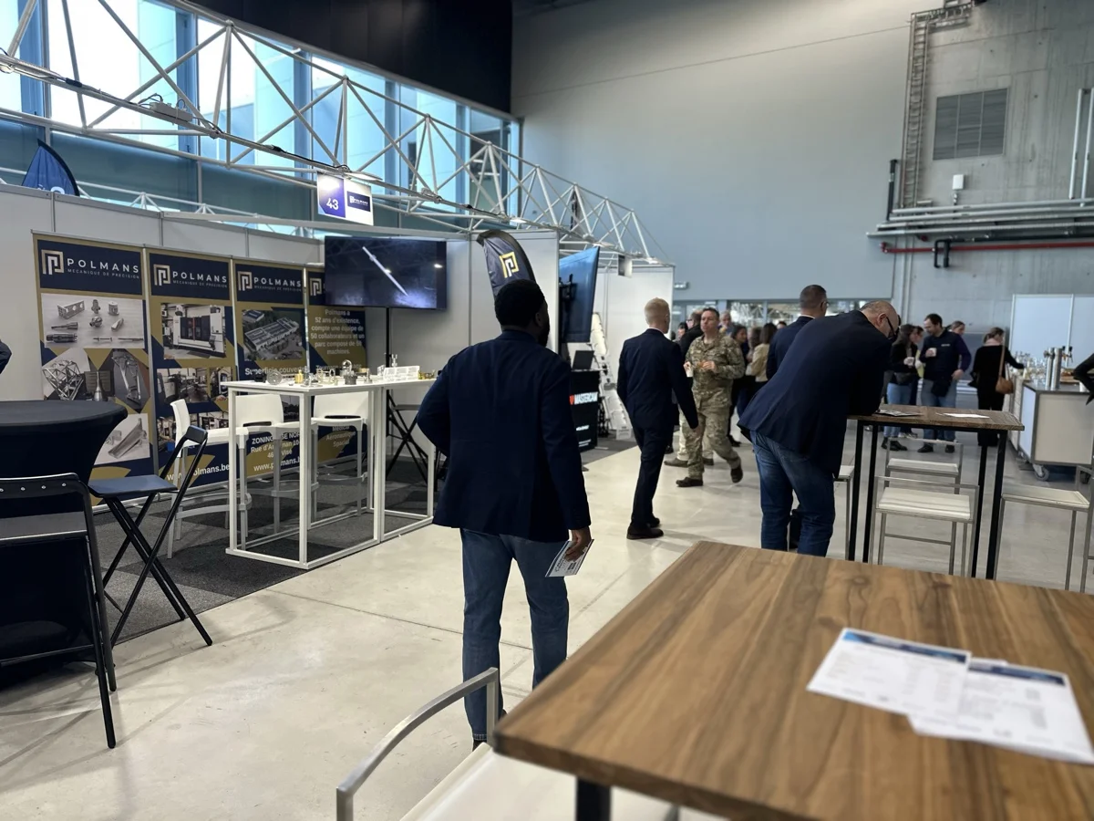 Messehalle und Besucher auf der Ambition Industry 2026 in Lüttich