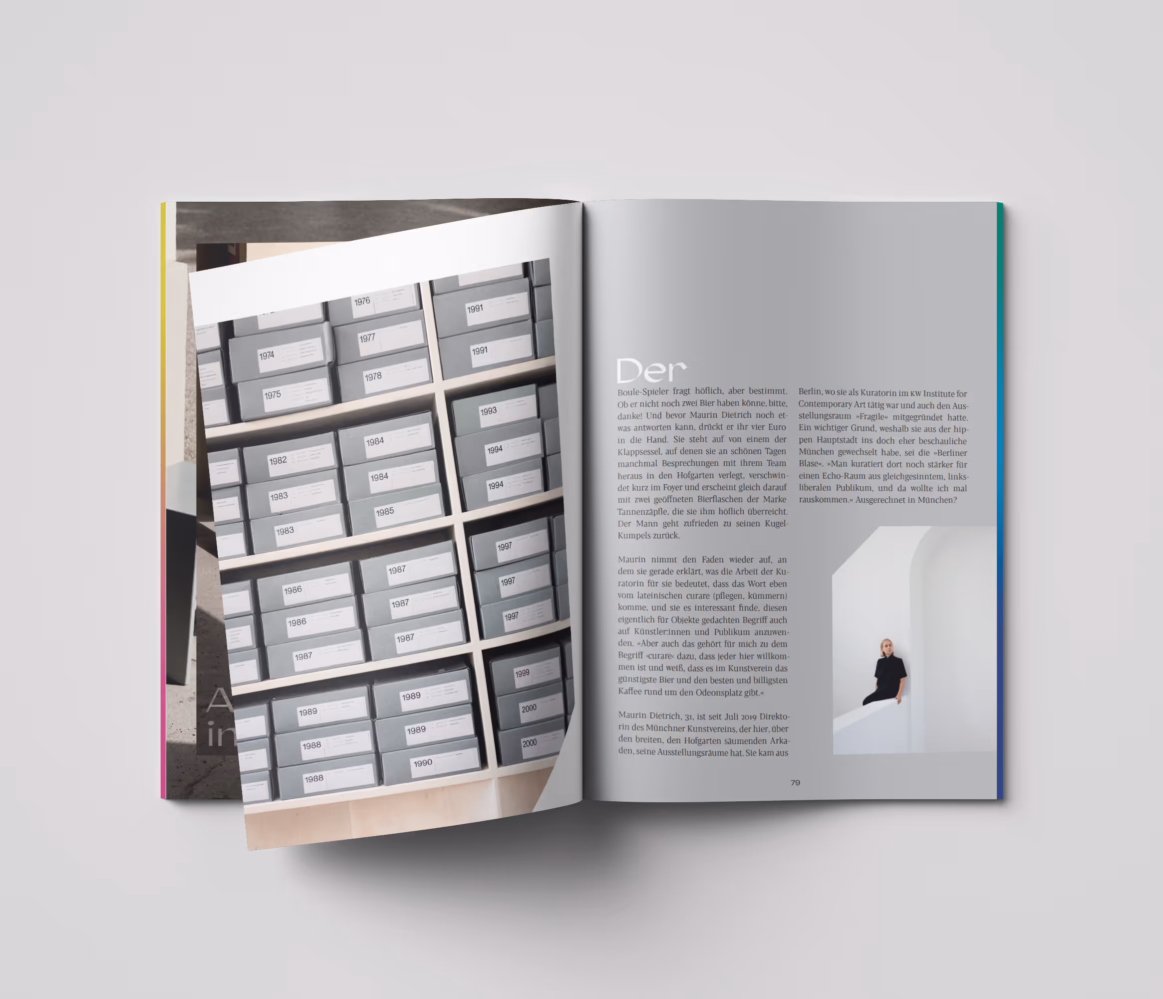 emilo-Magazin Nr. 4 aufgeschlagen: Archivboxen auf der linken Seite, Textseite rechts