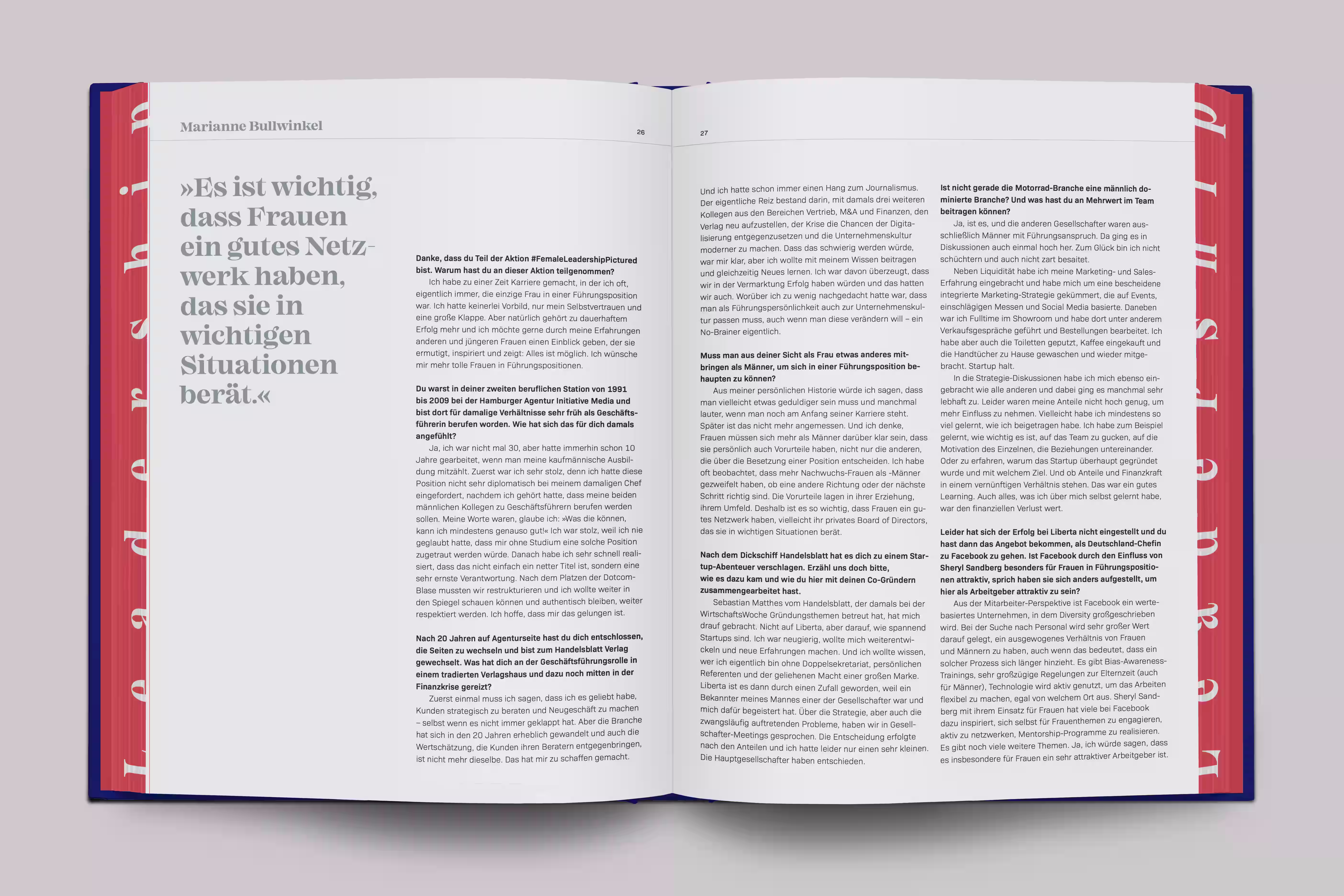 Female Leadership Pictured Buch aufgeschlagen: zwei weiße Textseiten 
