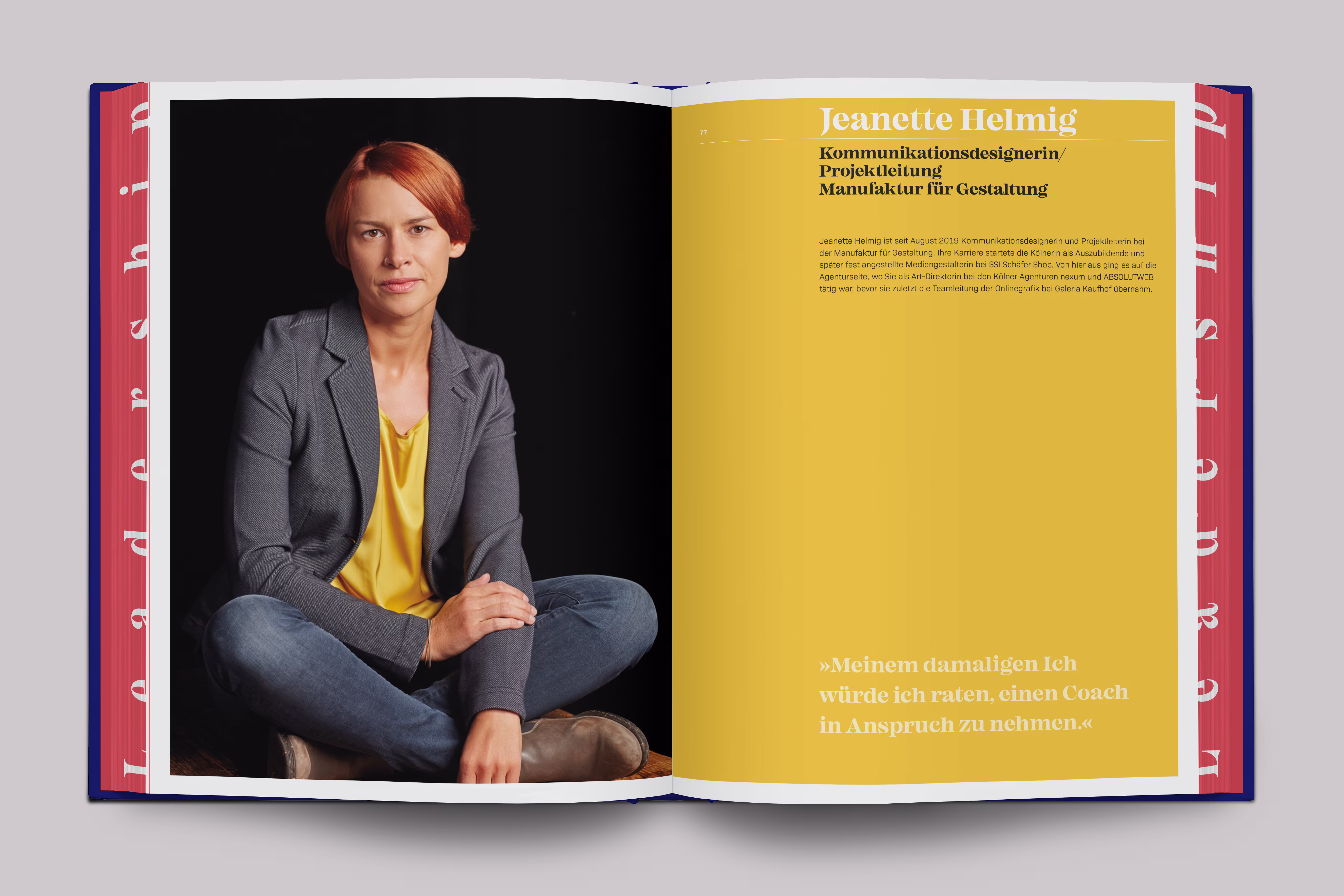 Female Leadership Pictured Buch aufgeschlagen: Frauenporträt links, gelbe Textseite rechts