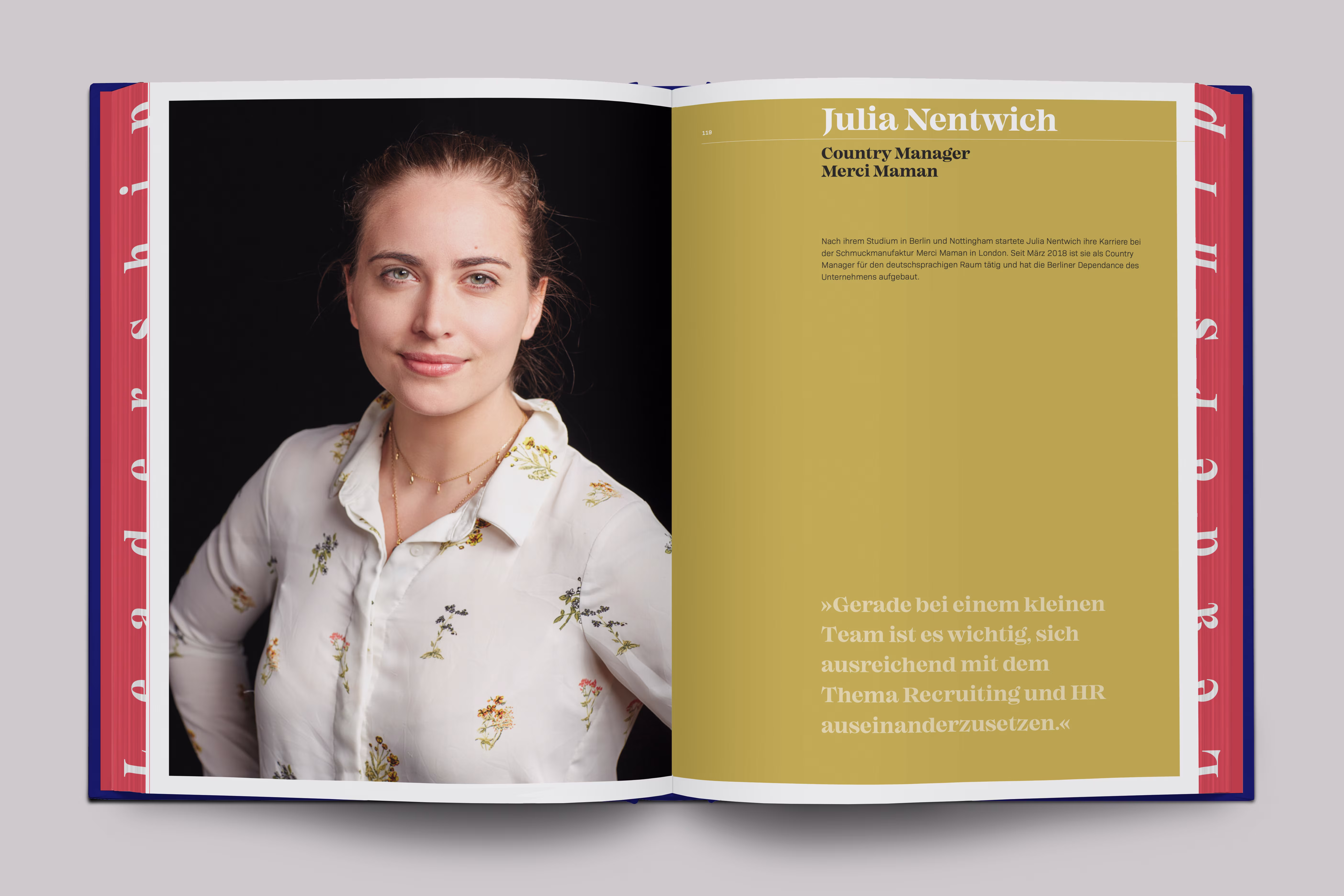 Female Leadership Pictured Buch aufgeschlagen: Porträt einer Frau, gelbe Textseite