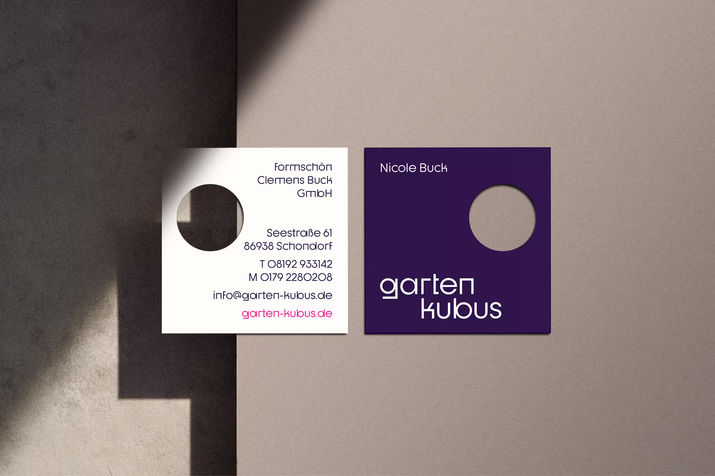 Garten Kubus: Visitenkarte mit kreisrunder Ausstanzung