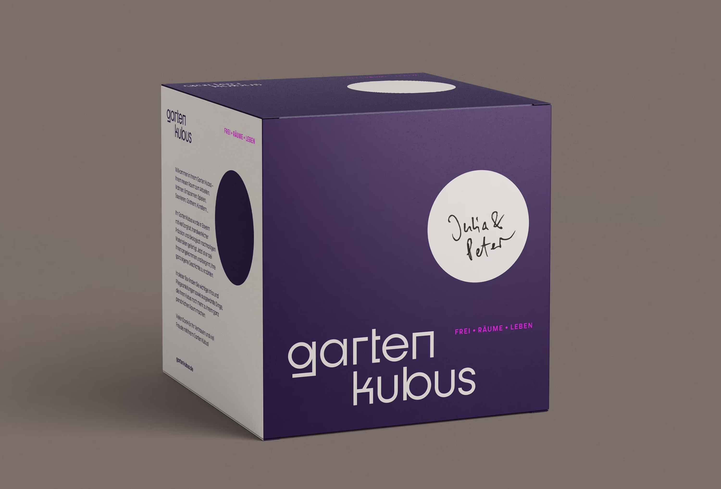 Garten Kubus: das Logo als Box in Würfelform