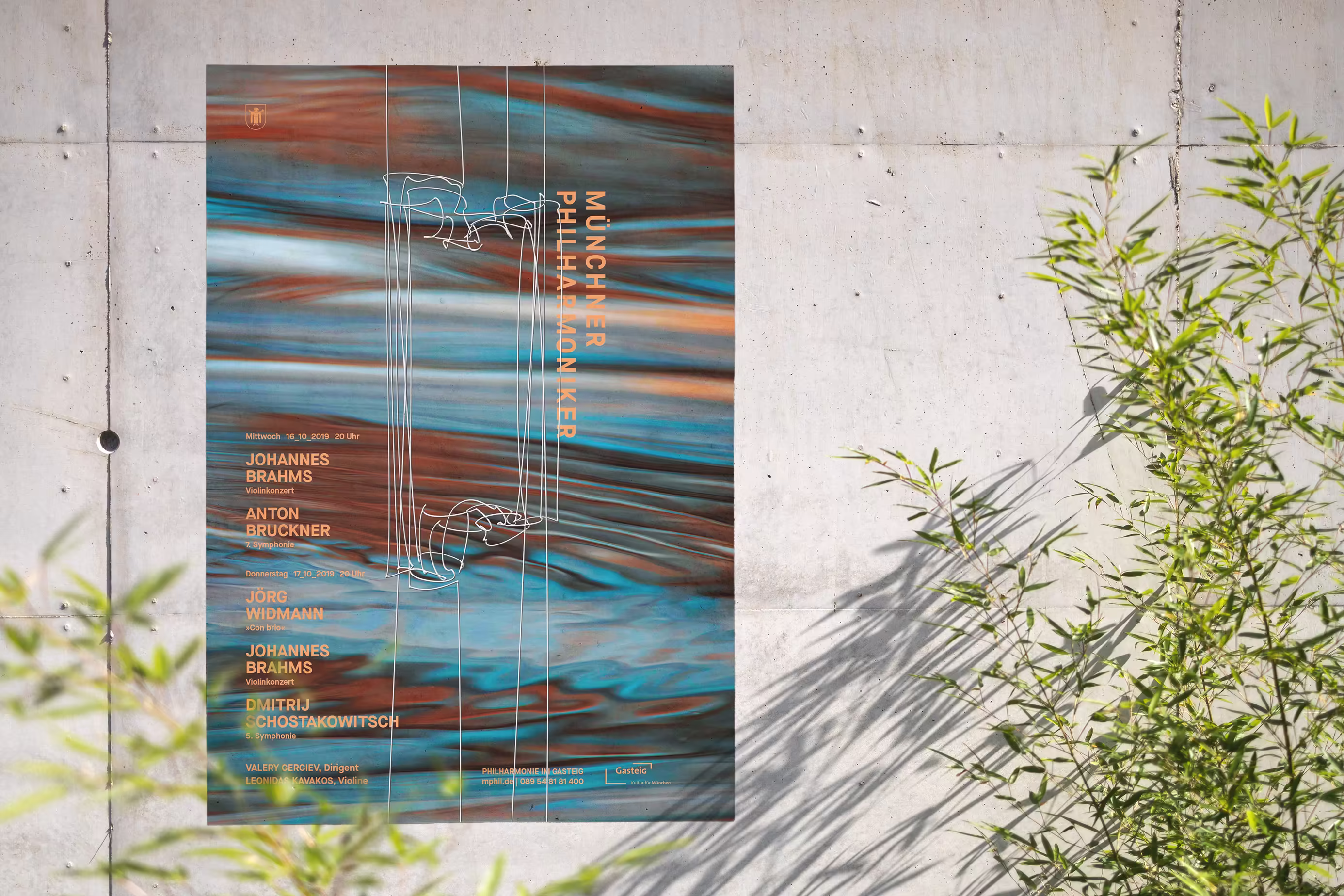 Plakat Münchner Philharmoniker mit Saiten-Motiv an Wand