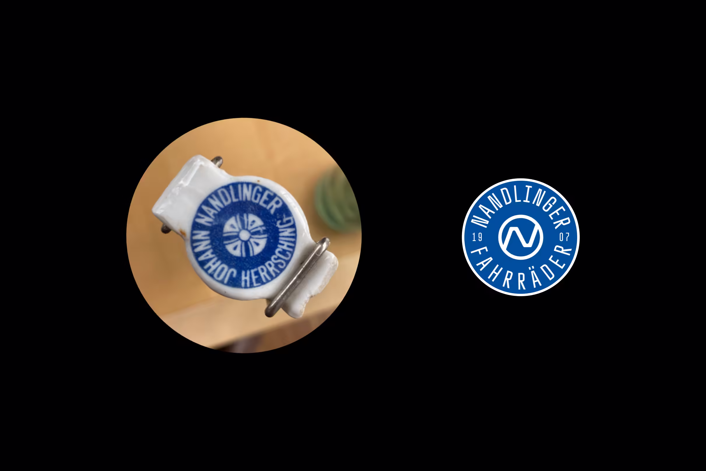 Nandlinger: alter blauer Flaschenverschluss neben blauem Sticker mit N-Logo