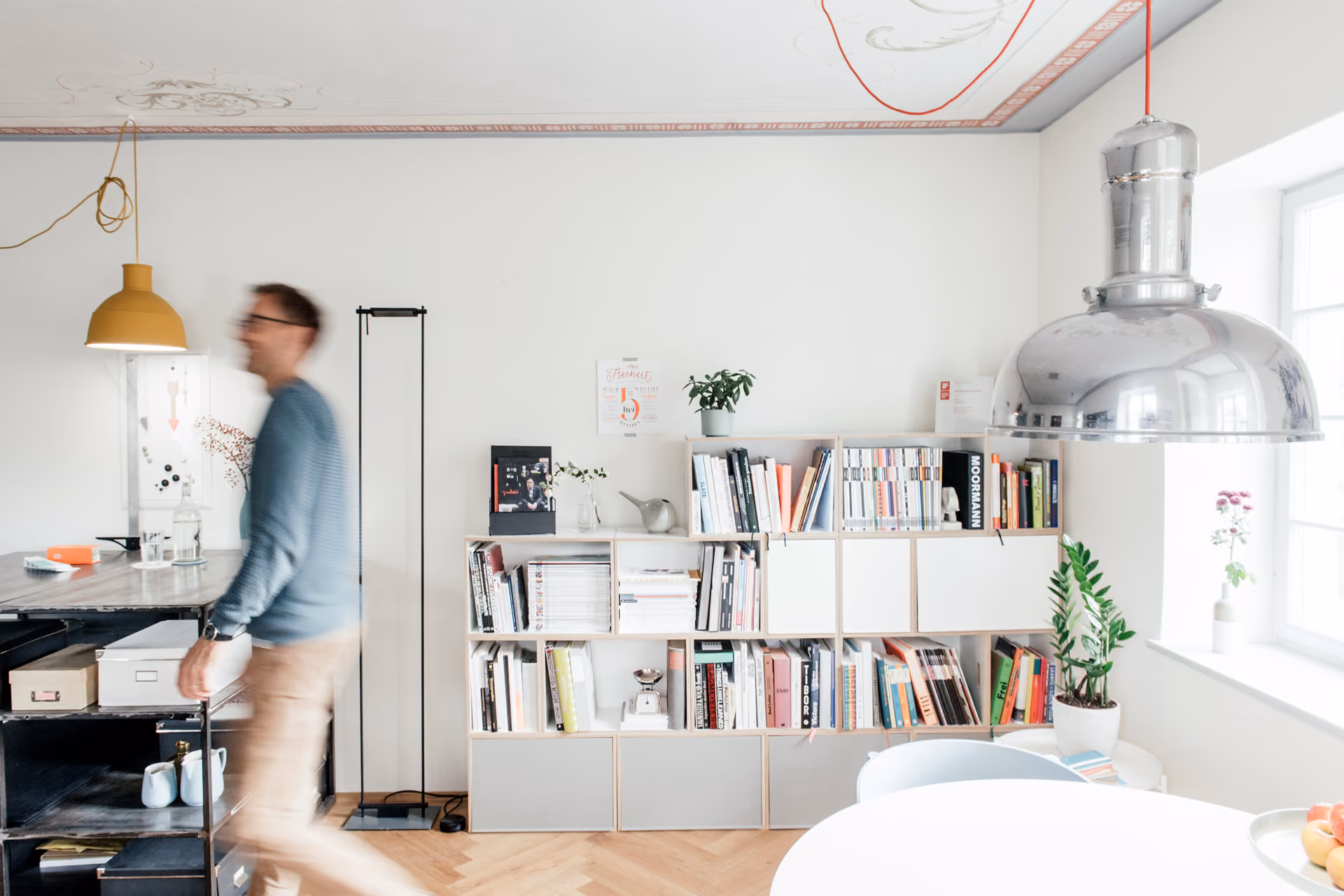 Studioraum, im Hintergrund Frank Fienbork