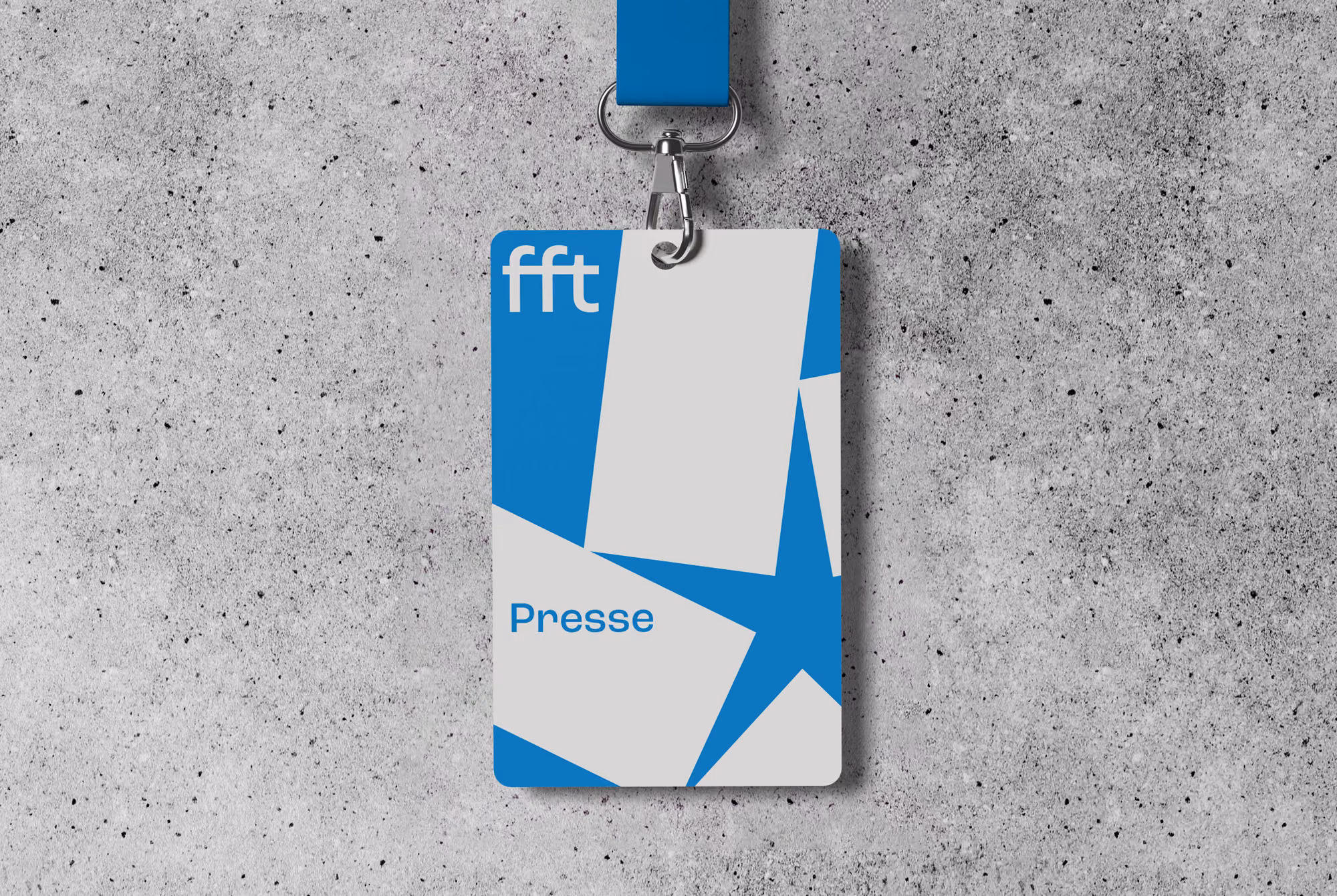 focusfilmfestival: Presse-Badge an blauem Band
