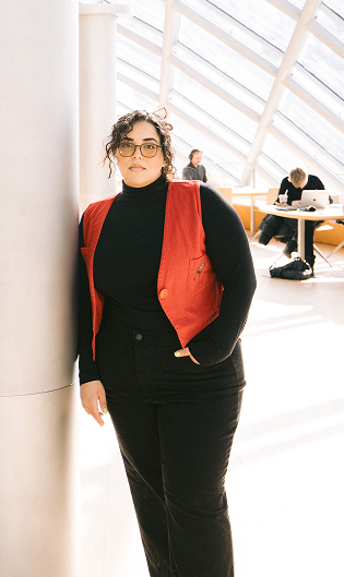 Full-length portrait of Sara