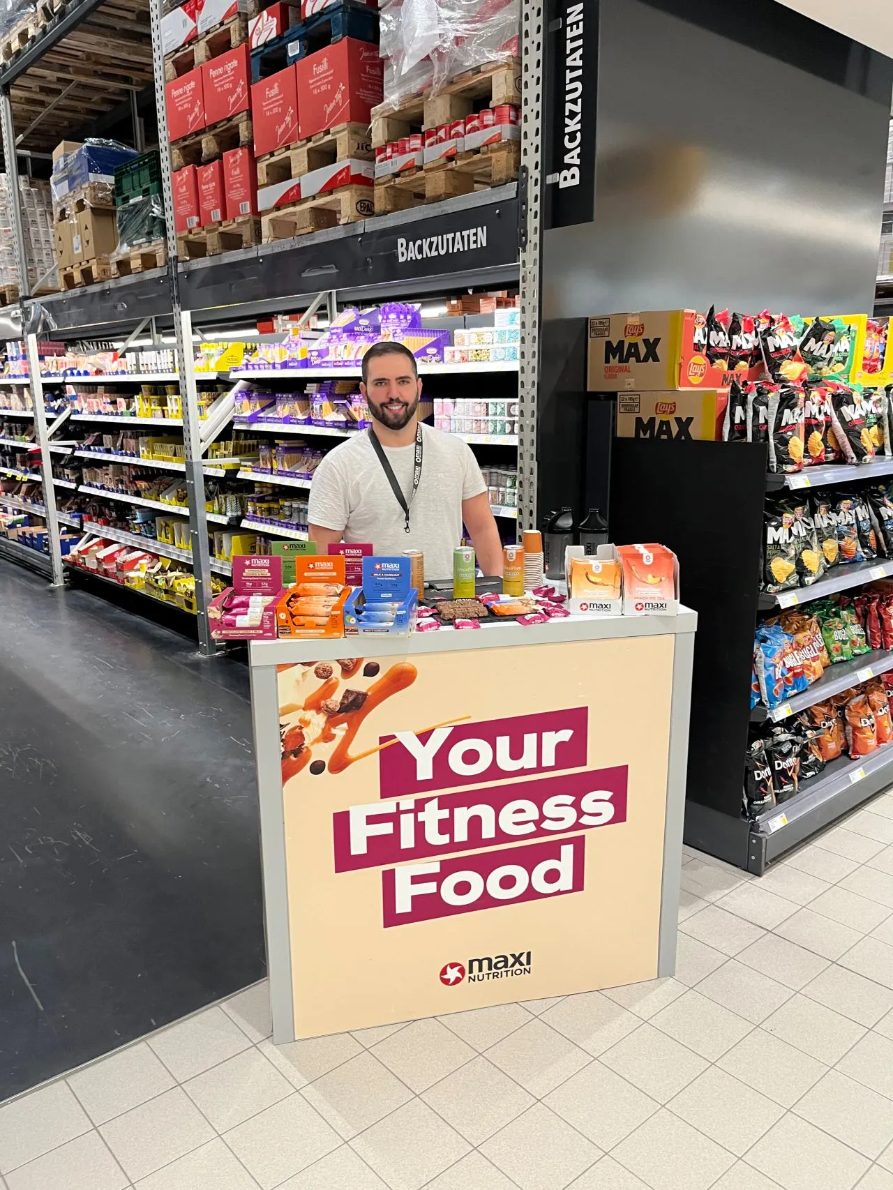 POS-Aktivierung mit Promotion-Theke im Supermarkt