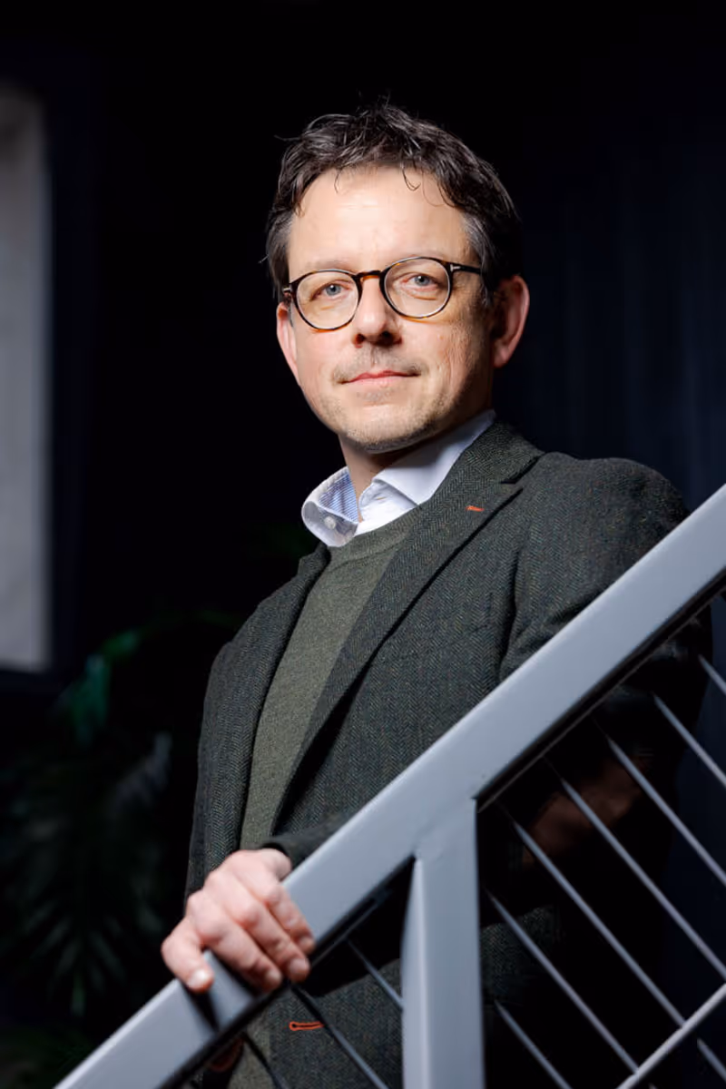 Portrait soigné révélant profondeur et émotion