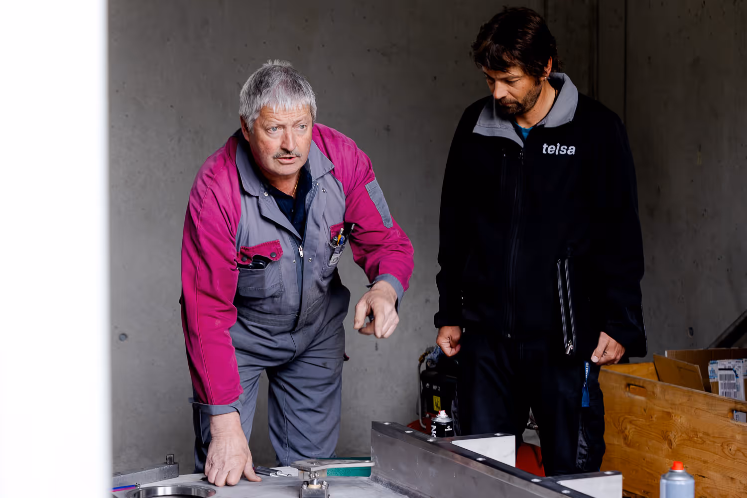 Photographie de reportage lors de la mise en route de la roue Pelton de la sous station d'OIKEN à Chalais 