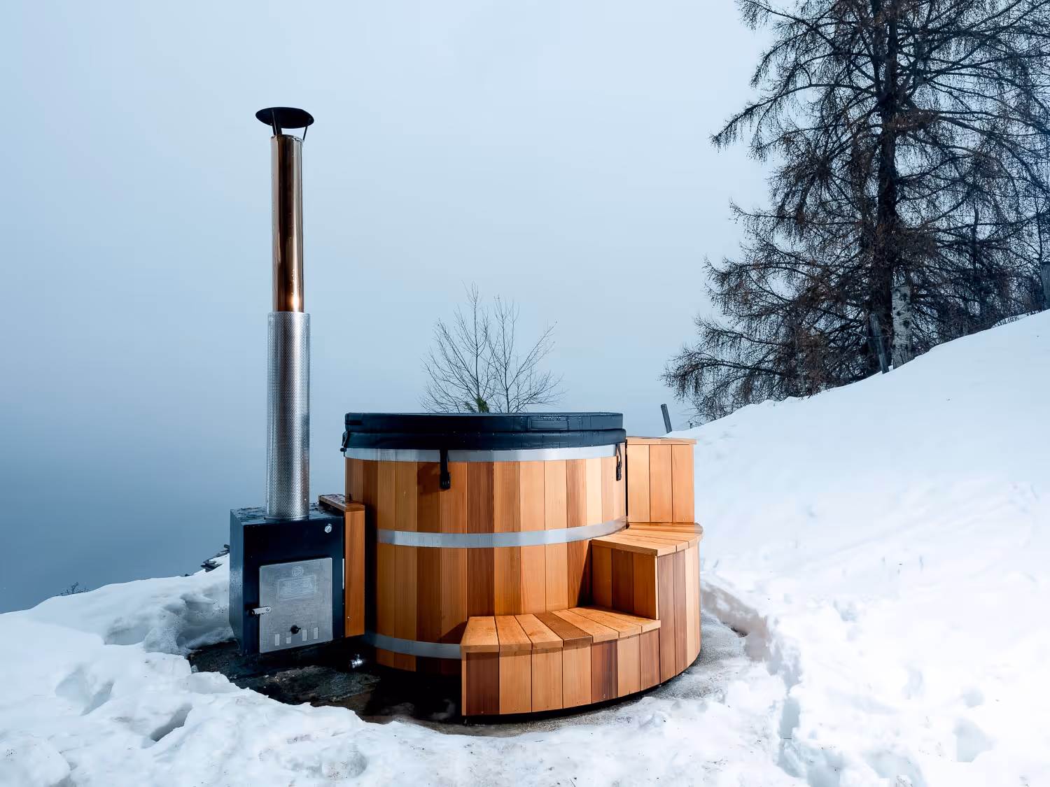 Photo d'un bain Nordique avec un décor hiverna sur les hauteurs de Nendaz en Valais Wallis