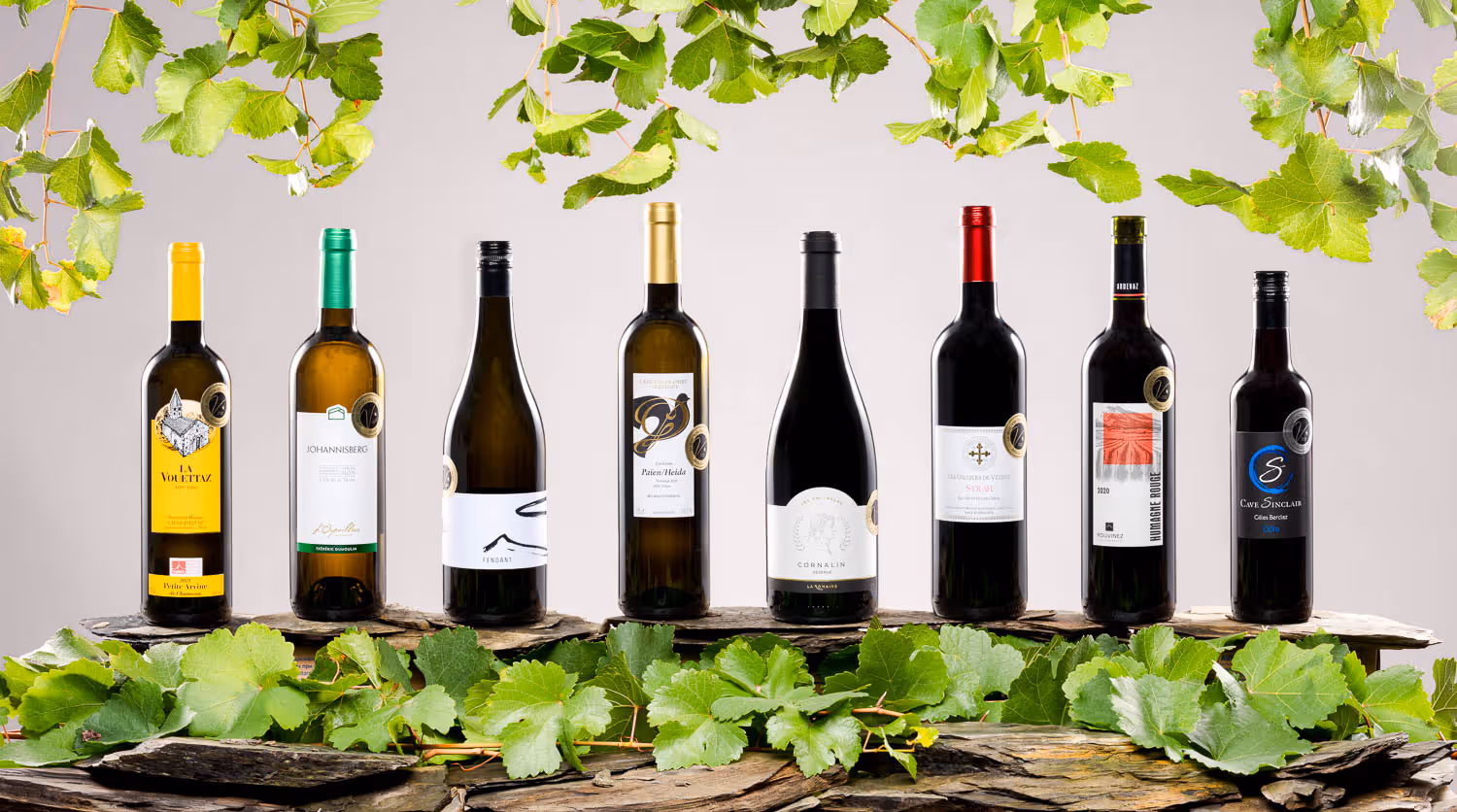 photo de bouteilles de vins en studio