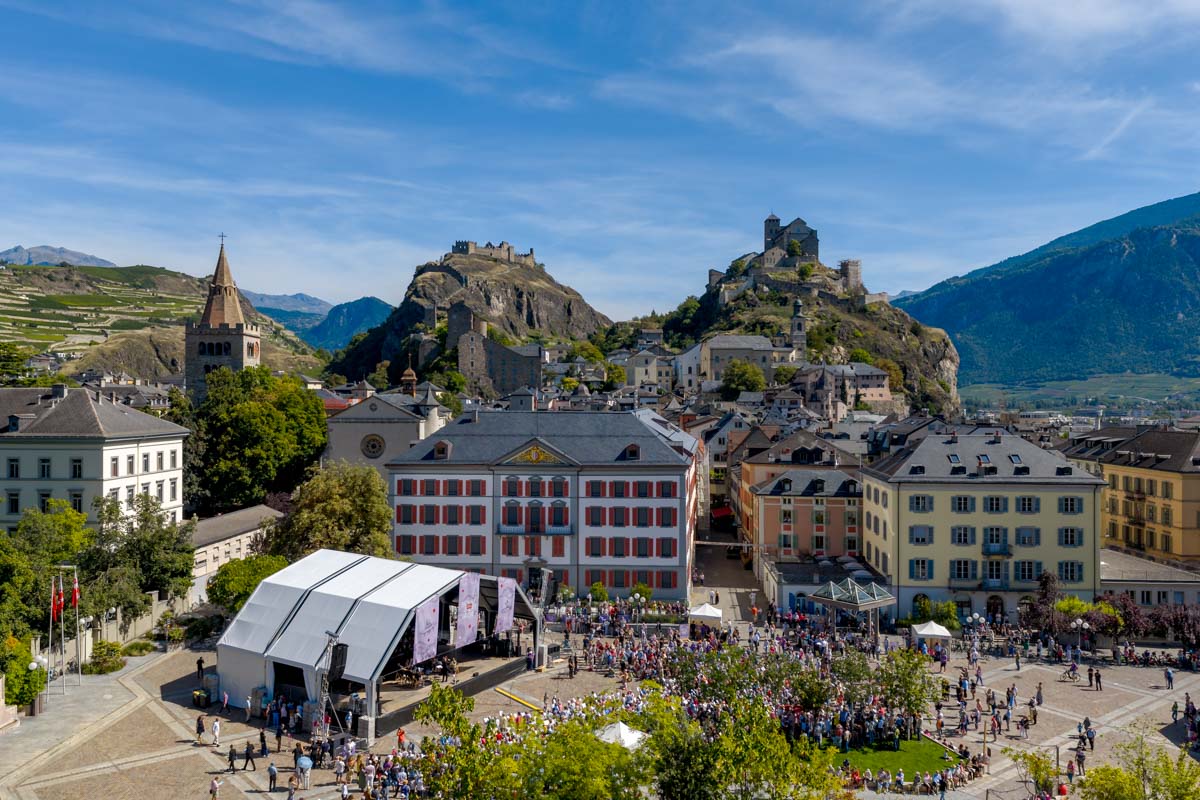 paysage de la ville de Sion en Valais Wallis au drone durant les schubertiades 2025 par le photographe Suisse Samuel devantery