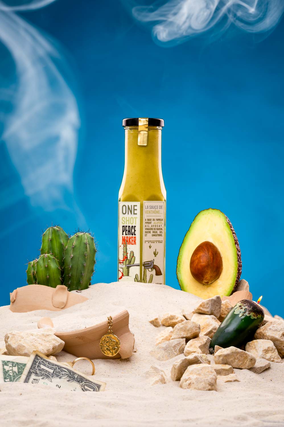 sauce piquante mis en scène dans un studio photo