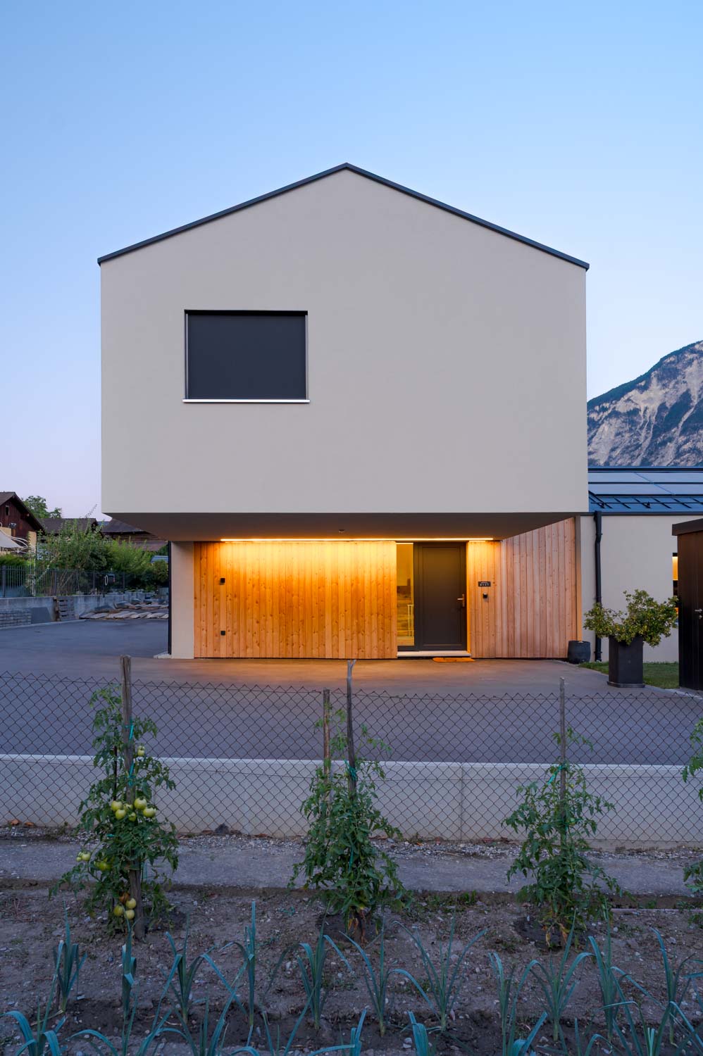 Photo Architecturale d'une façade entre chien et loup