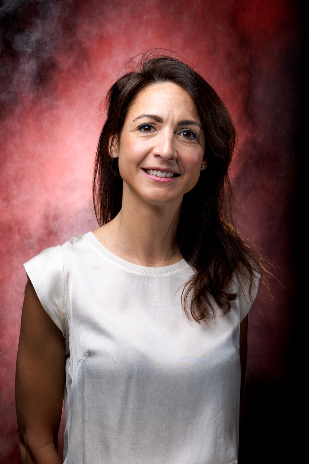 © Samuel Devantéry | Photo de portrait original en Studio Valais d'une femme avec de la poudre de couleur