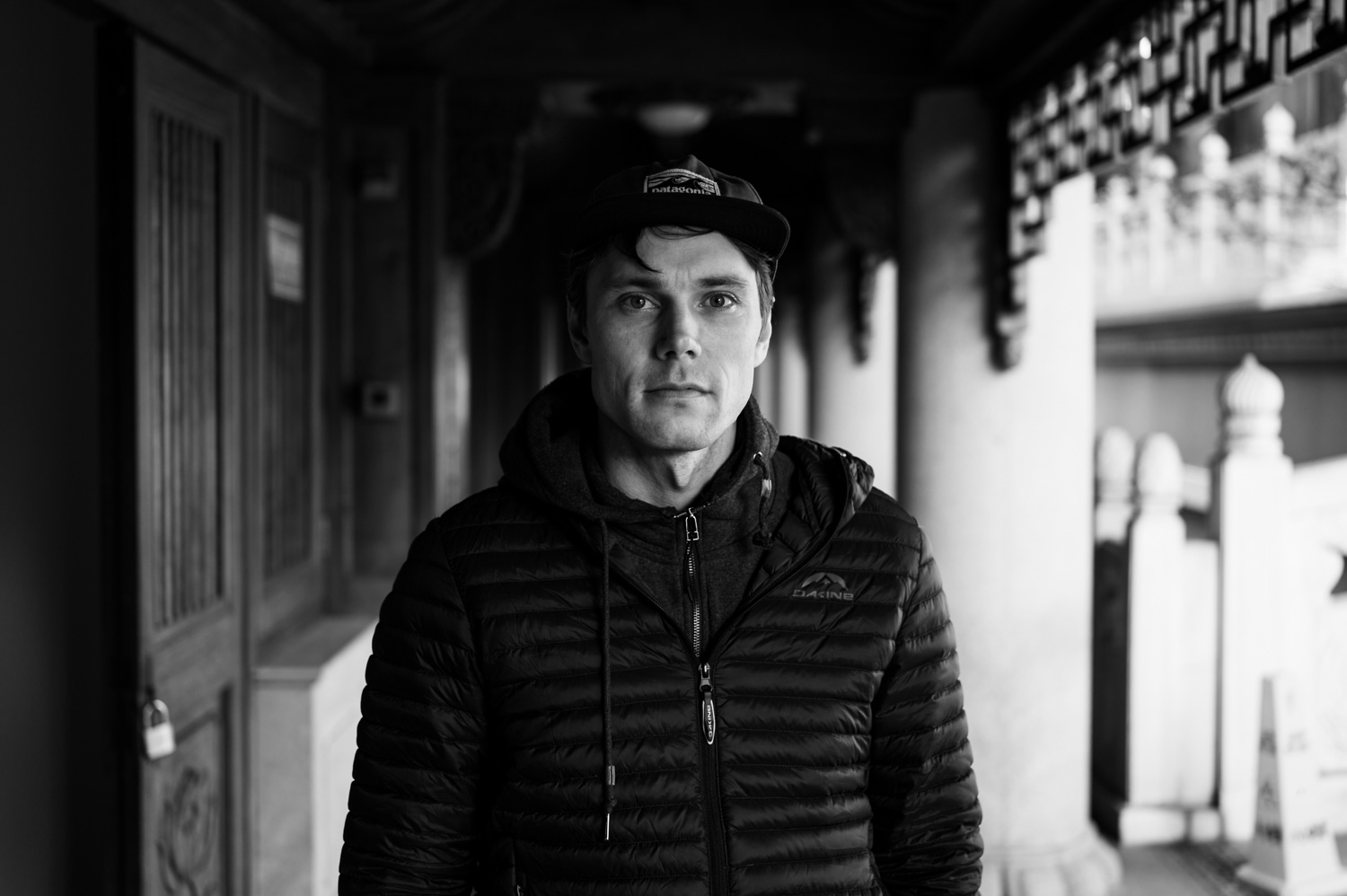portrait en noir et blanc du directeur général d'un boîte événementiel en Valais 