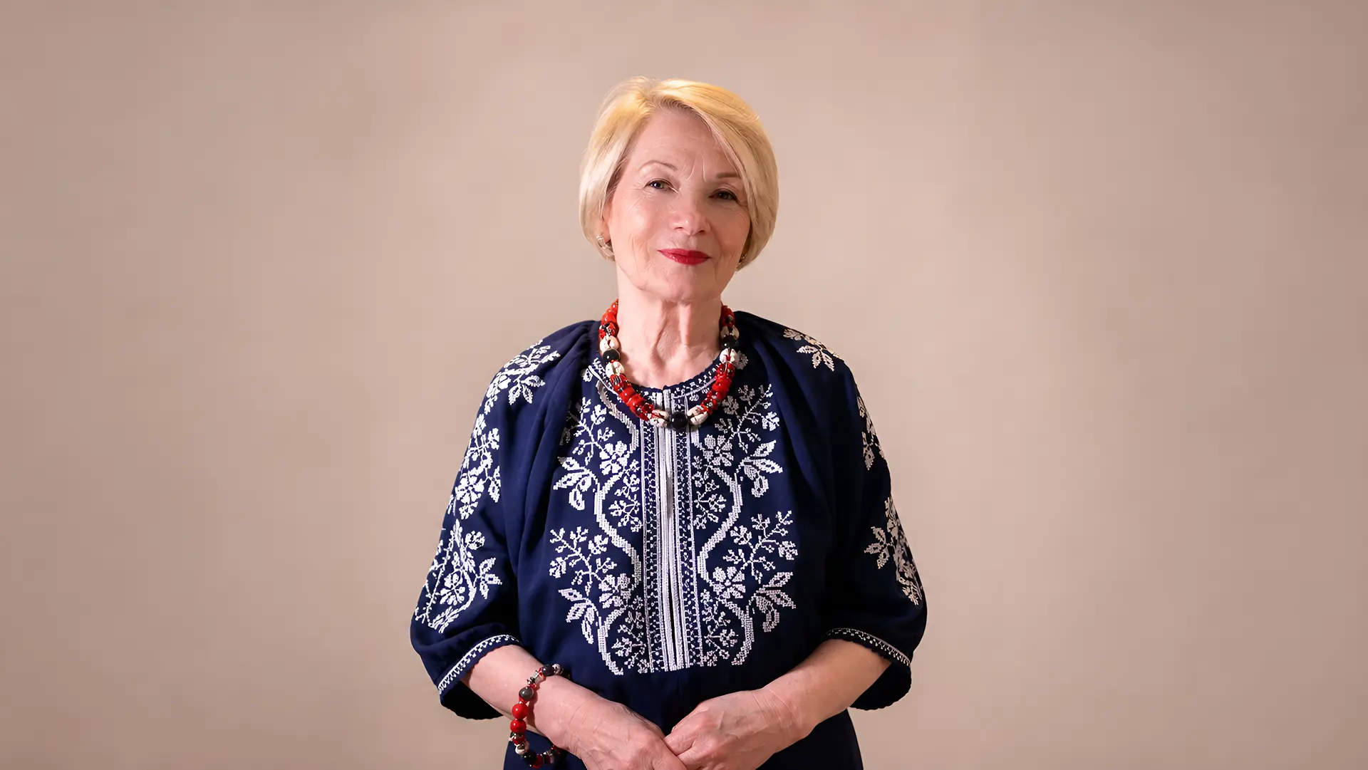 Учасниця проєкту «Краса без віку» після макіяжу та фотосесії у Volkhovska Studio
