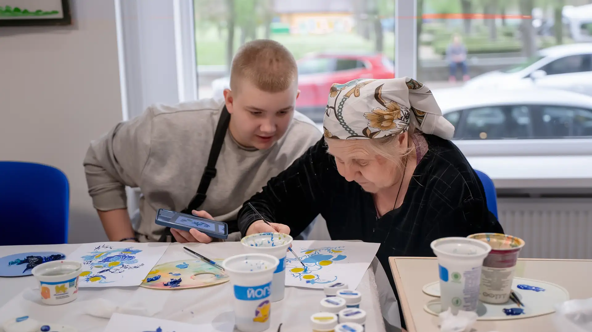 Роботи учасників майстер-класу з петриківського розпису.