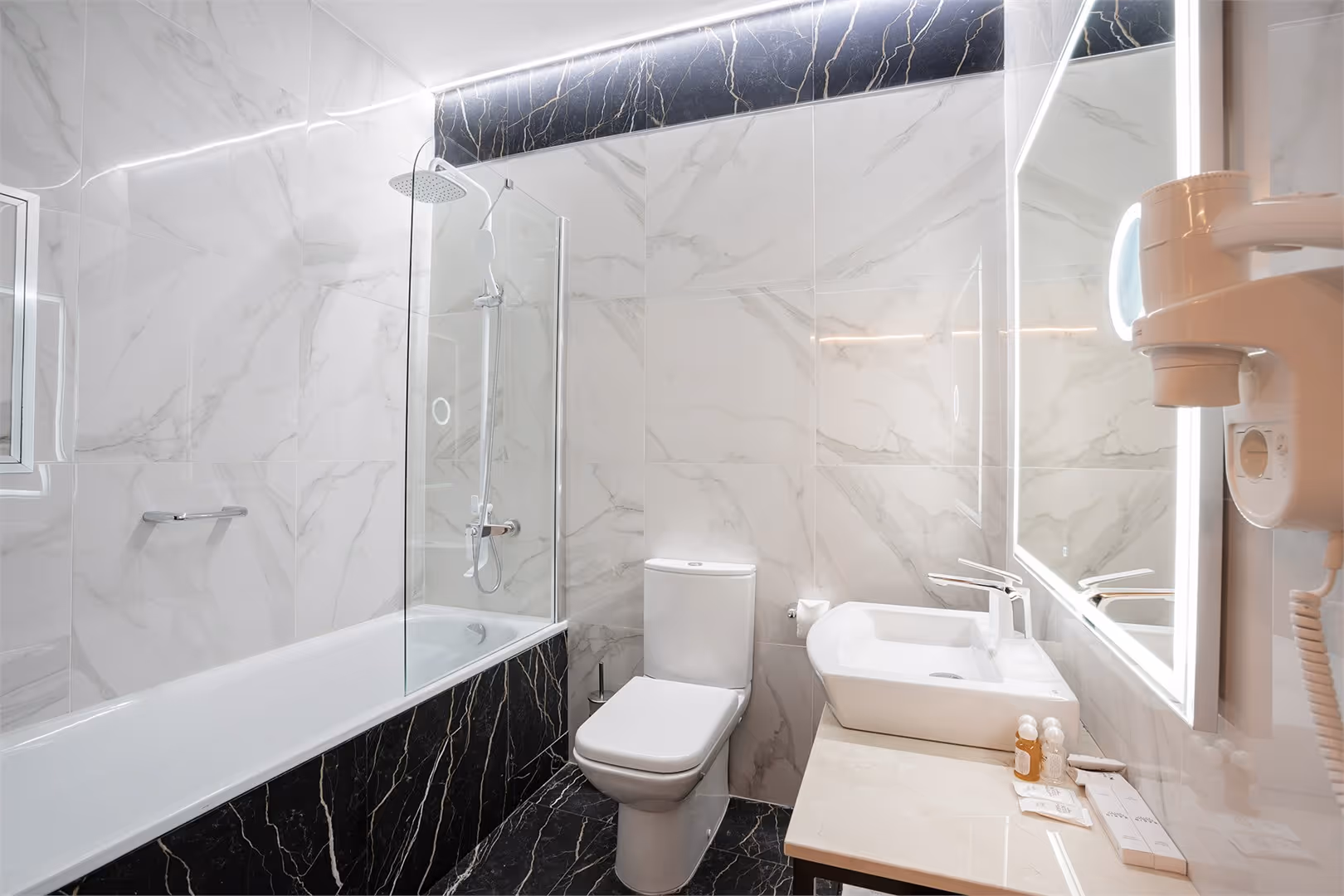 Deluxe double room with bathroom 03