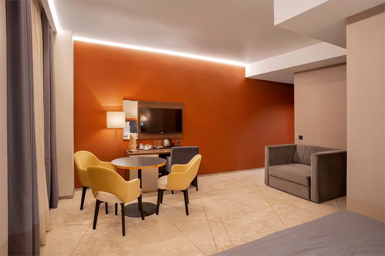 Deluxe triple with bathroom 04