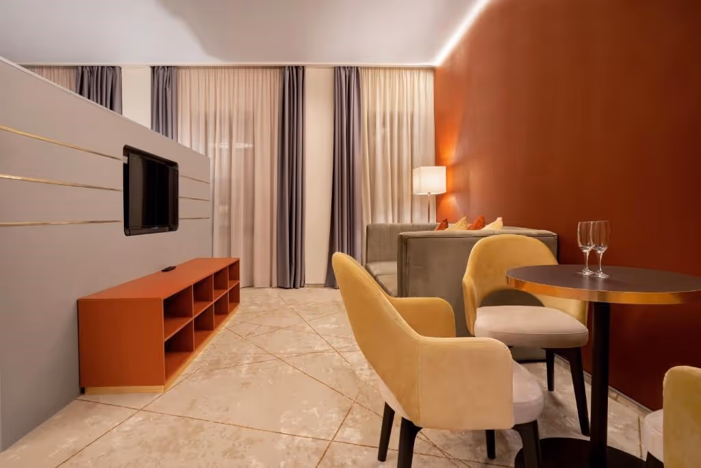 Superior family room 03