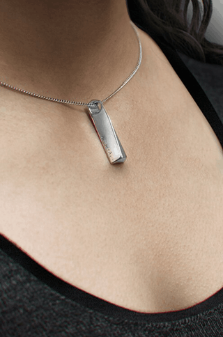 A Layrium jewel on a model