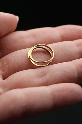 A Layrium jewel on a model