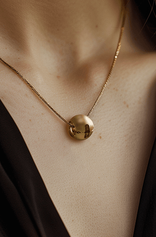 A Layrium jewel on a model