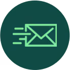 Grünes Symbol eines fliegenden Briefumschlags, das E-Mail oder Nachricht darstellt.