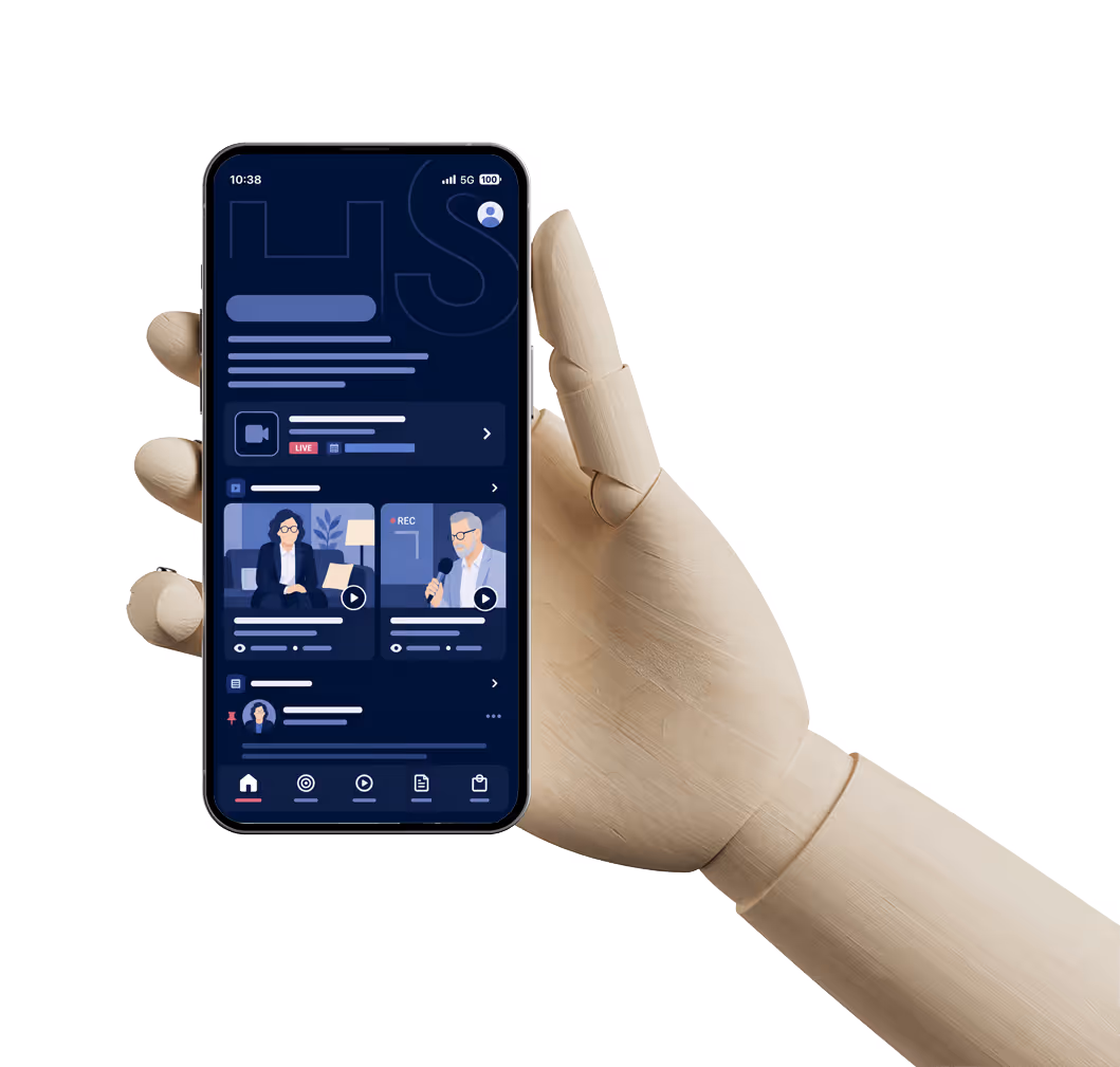 Hand aus Holz hält ein Smartphone mit einer App, die Videos und Live-Streams zeigt.