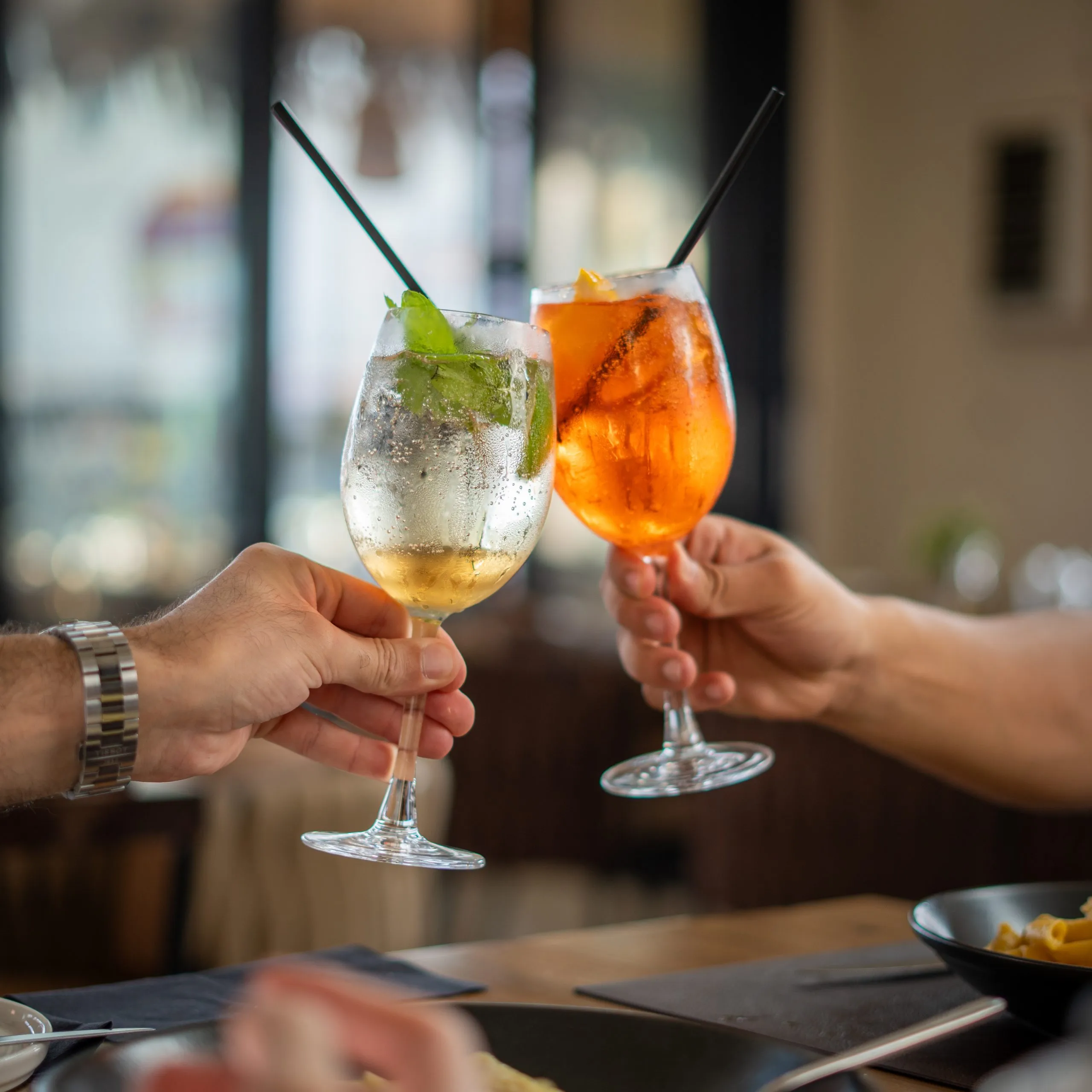 Skqutz logo with stylized tree and lettering.